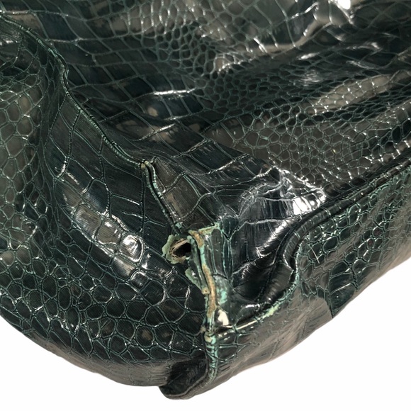 EMBOSSED GREEN FAUX SNAKESKIN TOTE BAG - Picture 7 of 11